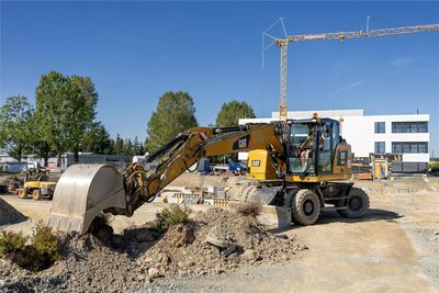 Noch Baustelle, bald steht aber hier ein viergeschossiges Bürogebäude, ausgestattet mit nachhaltigen Bauelementen wie Photovoltaik.