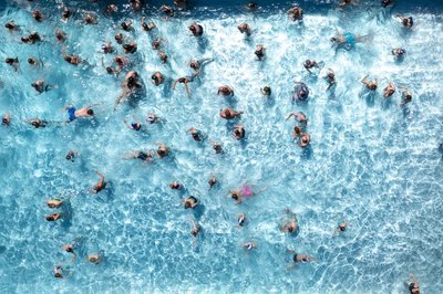 Bei Trubel im Freibad kann die Badeaufsicht nicht alle Gäste im Blick behalten. 