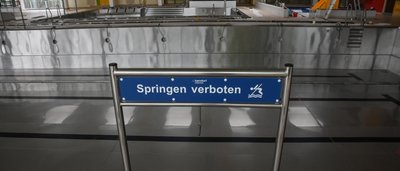 Schulschwimmen ist mit den jetzigen Corona-Lockerungen wieder erlaubt. Noch fehlt aber das Wasser im Hallenbad des Burgstädter Sportzentrums. Denn laut dem Betreiber wird die alljährliche Wartung vorgezogen, sodass die Schwimmhalle frühestens ab 26. Juni öffnen kann. 