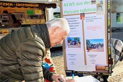 Viele Besucher des Sachsenmarktes unterstützten mit einer Unterschrift die Forderungen der Beschäftigten der Pleißentalklinik.