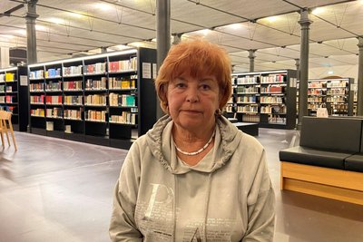 Dorothea Kempt arbeitete ab 1973 im damaligen Wismut-Kaufhaus an der Straße der Nationen in Karl-Marx-Stadt. Heute ist in dem Gebäude die Bibliothek der TU Chemnitz untergebracht.