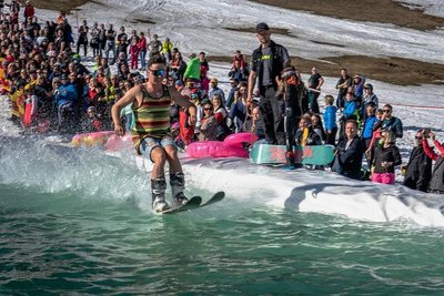 So sah es bei der Disziplin Waterslide vor zwei Jahren aus. Der Anlauf wird während des Wettbewerbs immer weiter verkürzt. Am Ende landet wohl jeder früher oder später im kühlen Nass.