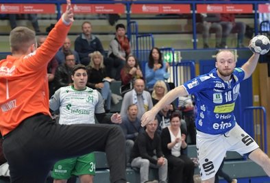 Rechtsaußen Maximilian Lux ist immer für einen platzierten Wurf gut. Der Auer und sein Team empfangen am Sonnabend Eisenach. 