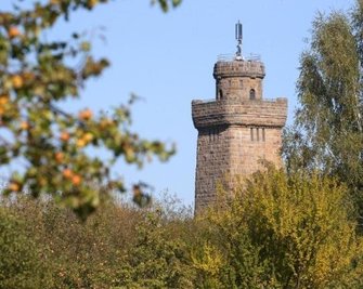 Unbekannte haben den Glauchauer Bismarckturm zwischen Dienstag und Mittwochvormittag beschmiert.
