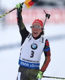 Laura Dahlmeier im Ziel und am Ziel ihrer Träume.