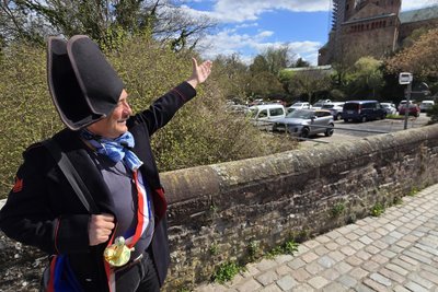 In Speyer führt Napoleon alias Andreas Foos persönlich zum Dom und durch die Gassen der Stadt. Foto: Peter Redlich