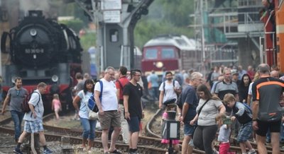 Das Heizhausfest mit jeweils Tausenden Besuchern ist eines der größten Eisenbahnfeste in Ostdeutschland. 