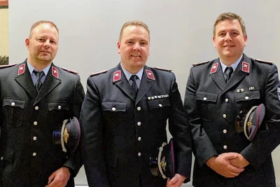 Die neue Spitze der freiwilligen Feuerwehr Plauen -Stadtmitte: Wehrleiter Marcus Fluck (Mitte) und seine beiden Stellvertreter Marcel Antkowiak und Markus Nattermüller. 