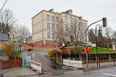 In die Humboldt-Grundschule steckt die Stadt Oberlungwitz einen Millionenbetrag. 