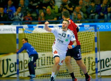 Mindaugas Dumcius (Aue) nach einem Treffer in Jubelpose - die gesamte Partie konnten die Auer jedoch nicht gewinnen.