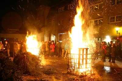 Beim Weihnachtsbaumverbrennen nimmt die Feuerwehr in Remse in der Region eine Vorreiterrolle ein.