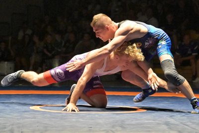 Aues Tony Lehmann (unten) schlug sich trotz Niederlage gegen den erfolgsverwöhnten Marcin Piotr Majka vom RSK Gelenau wacker. 