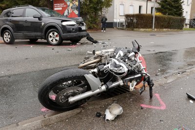 Der 48-jährige Fahrer dieses Motorrads wurde schwer verletzt.