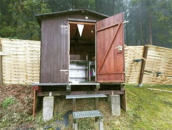 Wohl am vergangenen Wochenende brachen Unbekannte in den Imbiss ein. 