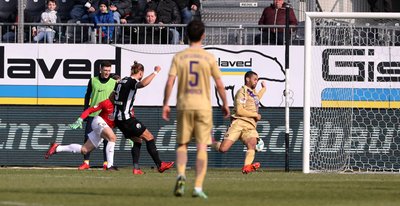 Rúrik Gíslason (9, Sandhausen) erzielt den Treffer zum 1:1 Ausgleich