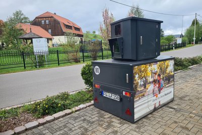 Die semistationäre Geschwindigkeitsmessanlage des Landratsamtes steht derzeit in Sohra.