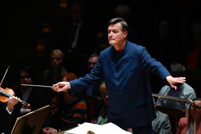 Dynamik und Tempo im Griff: Christian Thielemann, Chefdirigent der Sächsischen Staatskapelle Dresden, bei seinem Auftritt mit dem Dresdner Orchester am Donnerstag in Leipzig. 