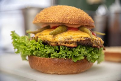 Chancen in Breite und Differenzierung: Der Wald-Imbiss Adorf überzeugt mit seinem Burger-Sortiment.