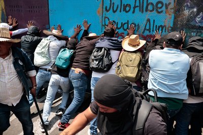 Streikende Lehrer warnen: Ohne Lösung, rollt der Ball nicht. (Archivbild)