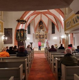 Beten für Frieden in der Ukraine: In der Flöhaer Georgenkirche haben sich am Montagabend etwa 50 Gläubige zusammengefunden. Die Friedensgebete soll es weiterhin geben. 