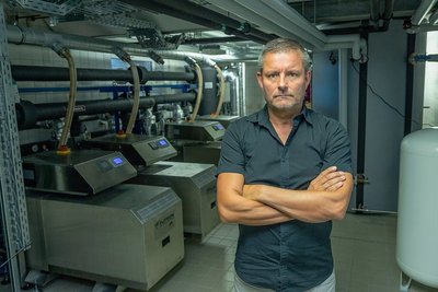 Ralf Schaller, Inhaber der Wurstfabrik Walter Schaller Reichenbach, hat in moderne Umwelttechnik investiert. Er ist einer der Unterzeichner des offenen Brief des Krisenstabes Energie an Robert Habeck. 