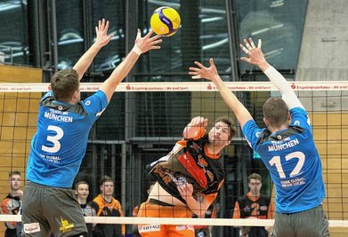Zschopaus Diagonalangreifer Kay Trautvetter findet eine Lücke im Münchener Block und weiß diese zu nutzen. Zu einem Sieg reichte es für ihn und seine Teamkollegen dennoch nicht.