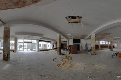 Blick in das Erdgeschoss des ehemaligen Kaufhauses: Hier soll die Bibliothek einziehen.