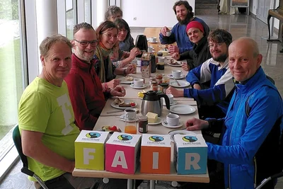Eibenstocks Bürgermeister Uwe Staab lud die Radler zu einem fairen Frühstück ein.