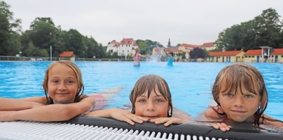 Kasey-Jolie, Maggie und Leny (von links) waren mit die ersten, die in das Wasser konnten.