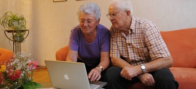 Multimedia oder Gespräch von Angesicht zu Angesicht?