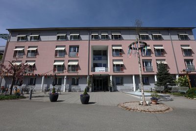 In dem Pflegeheim werden insgesamt 80 Frauen und Männer rund um die Uhr betreut.