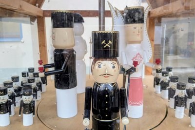 Die Figuren hat Konrad Eberlein alle selbst hergestellt.