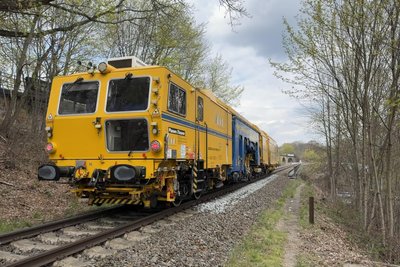 Diese Stopfmaschine brachte das Gleis wieder in seine korrekte Position.