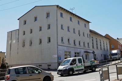 Es ist eines der markantesten Gebäude in Wüstenbrand. Das Landwarenhaus hat seine besten Zeiten aber offenbar hinter sich.