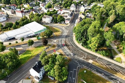 Die Südinsel in Plauen aus der Vogelperspektive: Sechs Straßen treffen an dem Knoten aufeinander.