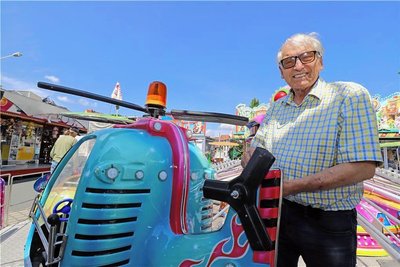 Schausteller Karl Welte kommt seit 50 Jahren mit verschiedenen Fahrgeschäften nach Freiberg.