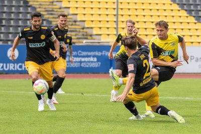Lucas Will (rechts) zieht im Testspiel gegen Bayreuth ab. Der Rückkehrer vom FSV Zwickau gilt als hochkarätigster Neuzugang.