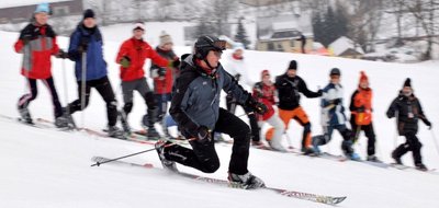 
              <p class="artikelinhalt">Große Resonanz fand der Telemarkkurs mit Skilehrer Andy Reuter. </p>
            