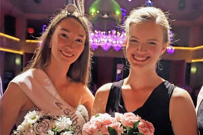 Silberstadtkönigin Celine I. (l.) übergibt am Donnerstag ihr Amt an Sophia I.