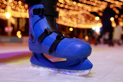 Eislaufen ist nicht ohne Risiko. Bei Stürzen und Kollisionen besteht Verletzungsgefahr.