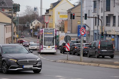 Über die Südinsel rollen täglich Straßenbahnen und tausende Autos.