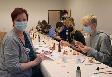Katrin Mulcahy (links) ist am Gymnasium Zwönitz für das Austauschprojekt verantwortlich.