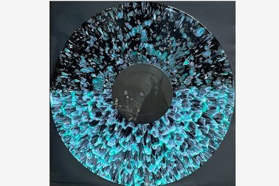 Die amerikanische Manufaktur Wax Mage presst skurrile Miniauflagen, die nur schwer zu ergattern sind: Von dieser Version des Jazzmetal-Albums "Futility Report" der ukrainischen Band White Ward gibt es nur 55 Stück.