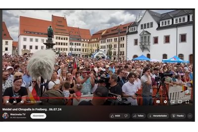Im Umfeld des Mannes im türkisen Trägershirt wurde der SA-Slogan am Samstag in Freiberg angestimmt. Er stimmte lauthals mit ein.