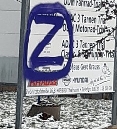 Dieses "Z", das auf russischen Militärfahrzeugen und Panzern im Ukraine-Krieg und zunehmend als Sympathiebekundung verwendet wird, prangte im April an Aufstellern am Trainings- und Wettkampfareal des MSC Thalheim. 