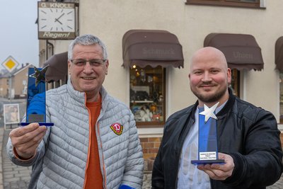 Der zweite Platz der „Freie Presse“-Leseraktion Vogtländer des Jahres 2024 geht an die Ellefelder Schmuck-Retter Heinz Protze (links) und Daniel Setzer.