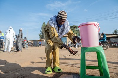Viele Menschen haben Angst vor Ebola - andere verleugnen die Existenz der hochgefährlichen Krankheit. (Archivbild)
