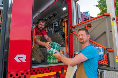 Letzte Vorbereitungen am Donnerstagabend in Oberdorf. Am Freitag geht es ins Waldbrand-Gebiet in der Sächsischen Schweiz.