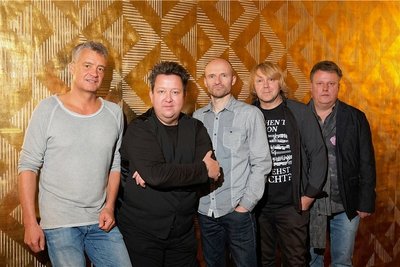 Die Prinzen, das sind: Jens Sembdner (von links nach rechts), Sebastian Krumbiegel, Wolfgang Lenk, Tobias Künzel und Henri Schmidt. Am 26. Juni spielt die beliebte Band aus Leipzig auf dem Plauener Altmarkt.