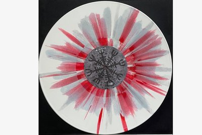 Weißes Vinyl mit grau-rotem Splatter-Effekt: Das Label North Steel Industries aus Hongkong hat die optisch (!) bisher schickste Variante des 2010 erschienenen "Invictus"-Albums von Heaven Shall Burn gepresst.
